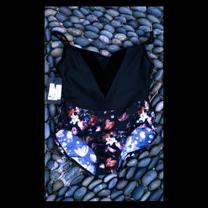 NEW, NEVER WORN-Suffolk Leotard Dutch Love Drop